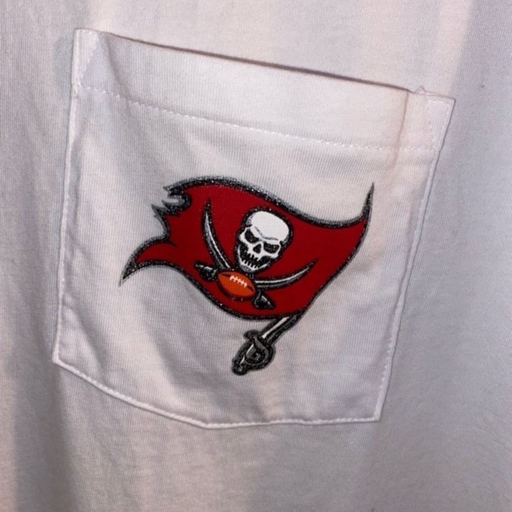 NFL Women’s Tampa Bay Buccaneers Short Sleeve Tee - Picture 4 of 5